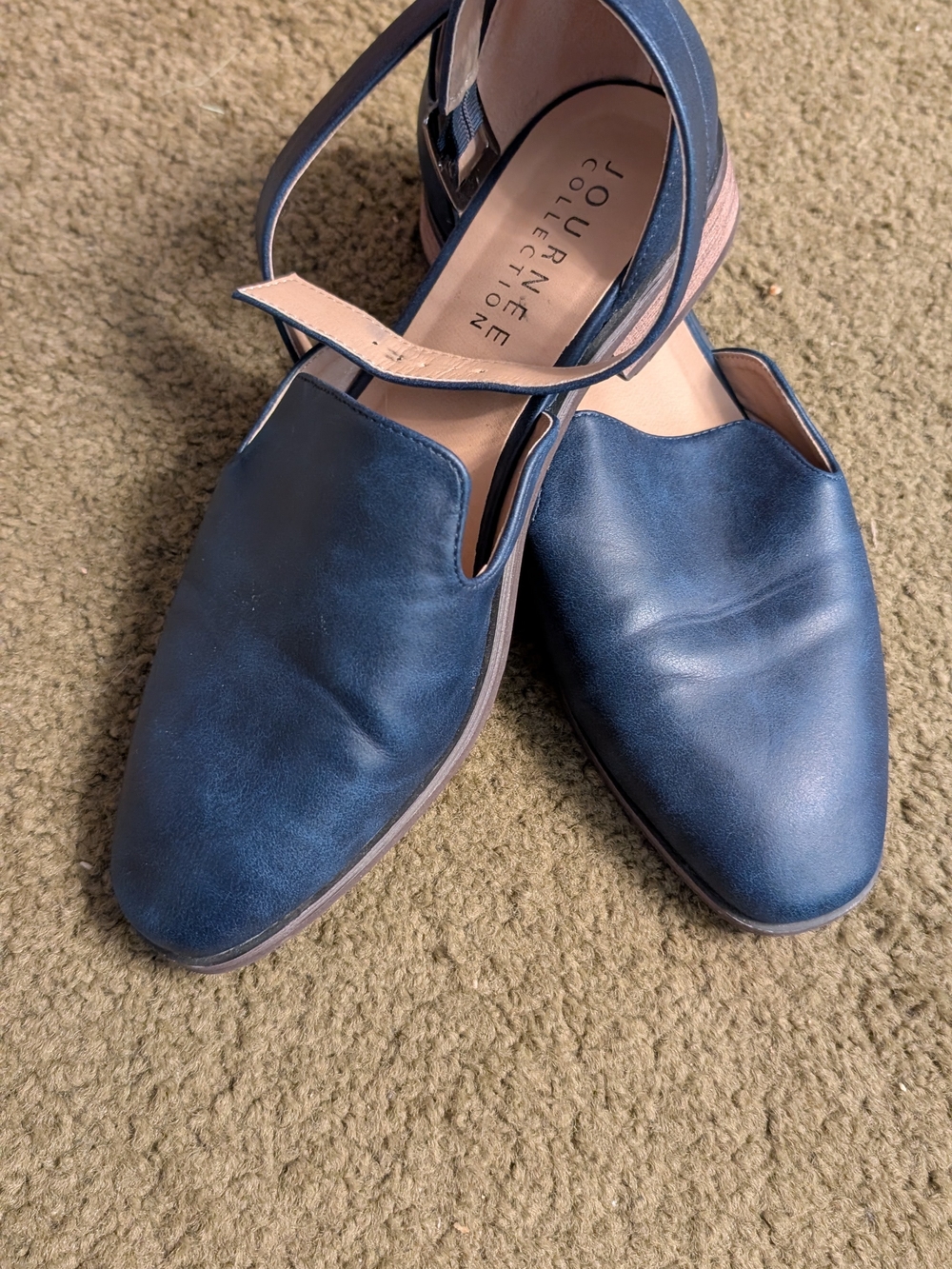 Journee Collection Flats Size 8.5